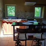 Petite Maison De Village, Lumineuse Et Silencieuse