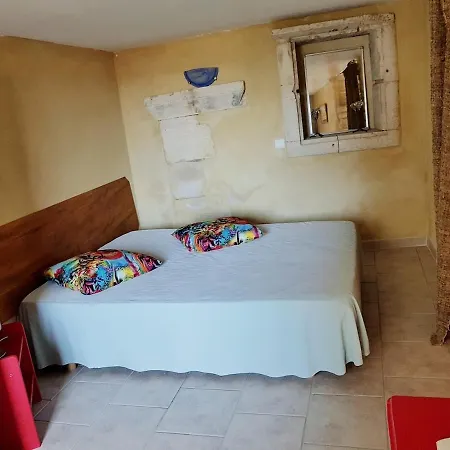 Petite Maison De Village, Lumineuse Et Silencieuse Holiday home