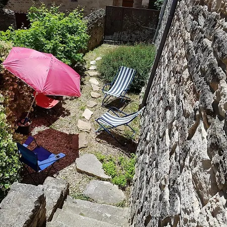 Holiday home Petite Maison De Village, Lumineuse Et Silencieuse Issirac