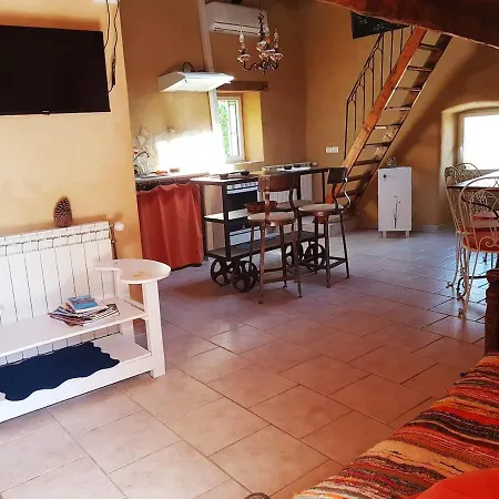 Petite Maison De Village, Lumineuse Et Silencieuse Holiday home