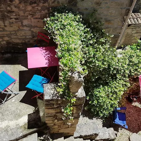 Petite Maison De Village, Lumineuse Et Silencieuse Holiday home Issirac