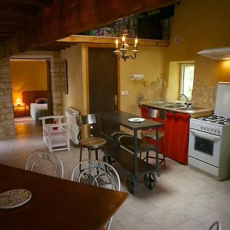 Petite Maison De Village, Lumineuse Et Silencieuse *