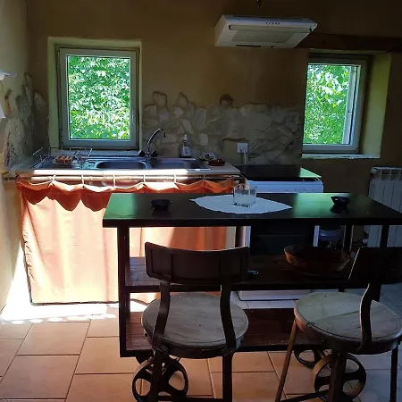 Petite Maison De Village, Lumineuse Et Silencieuse