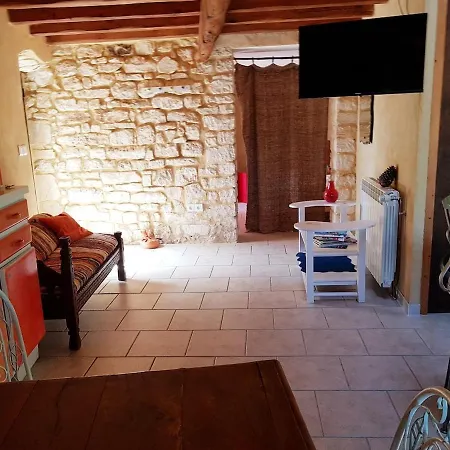 Petite Maison De Village, Lumineuse Et Silencieuse Prázdninový dům Issirac
