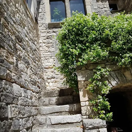 別荘 Petite Maison De Village, Lumineuse Et Silencieuse Issirac