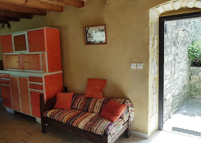 Holiday home Petite Maison De Village, Lumineuse Et Silencieuse *