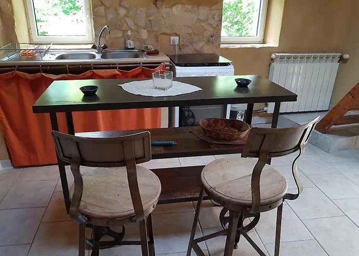 Holiday home Petite Maison De Village, Lumineuse Et Silencieuse *