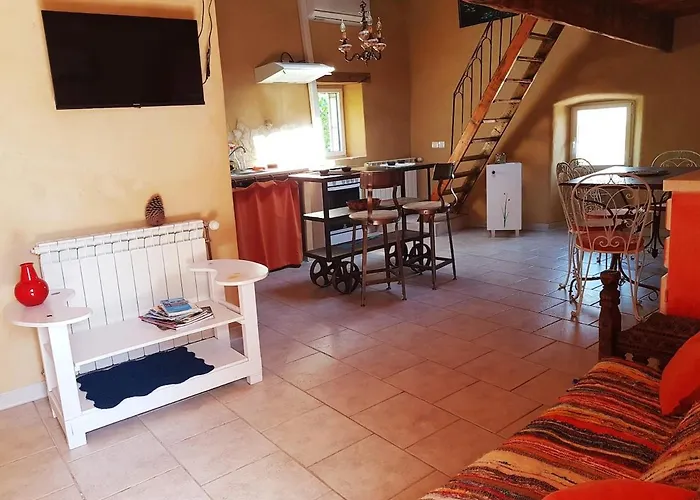 Petite Maison De Village, Lumineuse Et Silencieuse Holiday home
