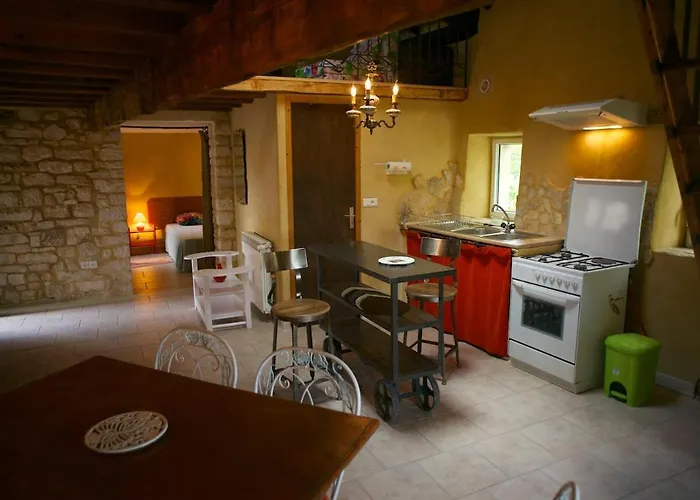Petite Maison De Village, Lumineuse Et Silencieuse *
