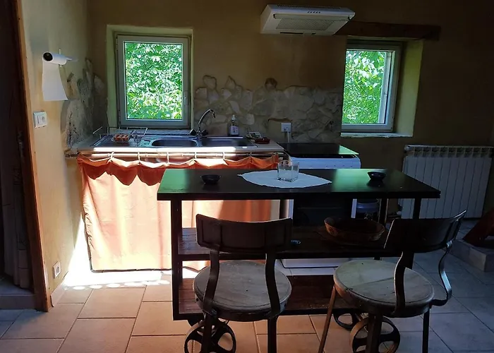 Petite Maison De Village, Lumineuse Et Silencieuse