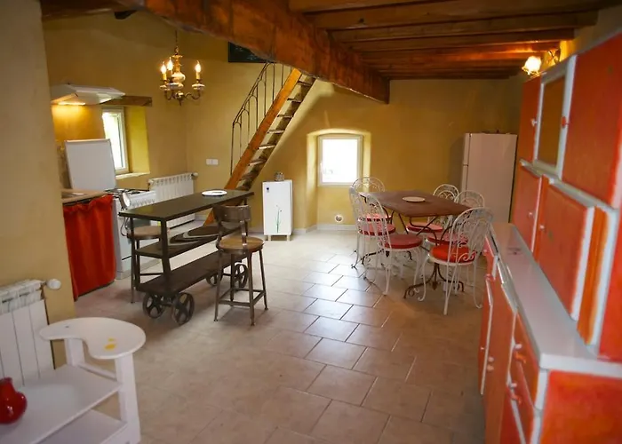 Holiday home Petite Maison De Village, Lumineuse Et Silencieuse
